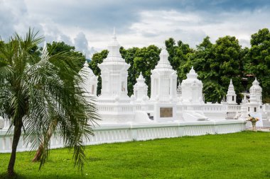 Antik Pagoda veya Antik Chedi, Tayland, Suan Dok Tapınağı 'nda.