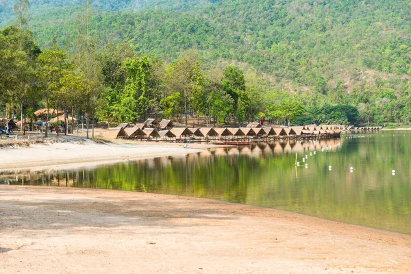 Tayland 'ın Chiangmai ilindeki Huay Tueng Tao Gölü manzarası.
