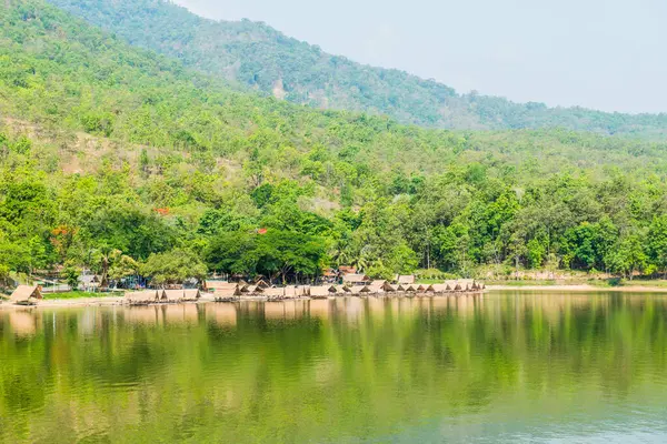 Tayland 'ın Chiangmai ilindeki Huay Tueng Tao Gölü manzarası.