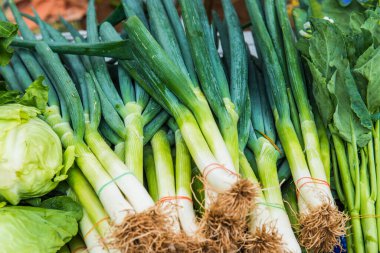Taze Japon soğanı satışta, Tayland.