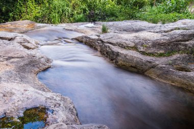 Tayland ulusal parkında akan güzel su