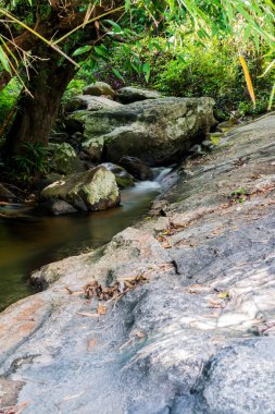 Tayland ulusal parkında akan güzel su