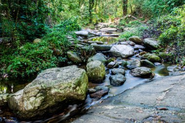 Tayland ulusal parkında akan güzel su