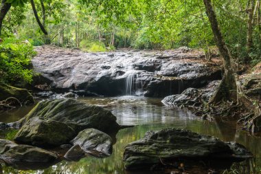 Pang Sida Şelalesi Tayland 'daki ulusal parkta