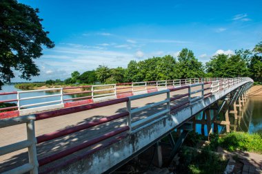 Ping nehri üzerindeki beton köprü, Tayland