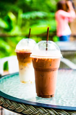 Plastik Bardakta Buzlu Latte Kahve ve Buzlu Çikolata, Tayland.
