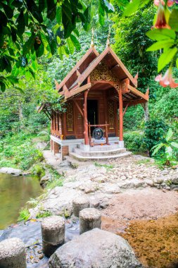 Tayland 'daki Kantrapruksa Tapınağı' ndaki Tayland kilisesi..