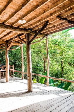 Tayland 'da bir Tayland evinin altında.