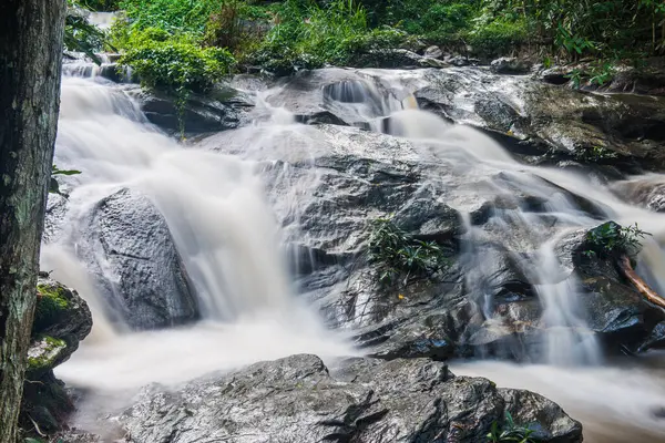 Maesa Noi Şelalesi, Tayland