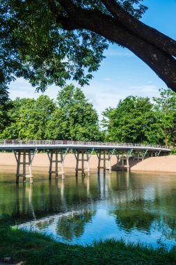 Ping nehri üzerindeki beton köprü, Tayland
