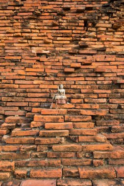 Tılsımlı antik kırmızı tuğla duvar, Tayland