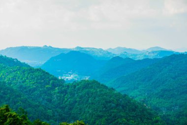 Tayland 'daki ulusal parkta bir dağ.