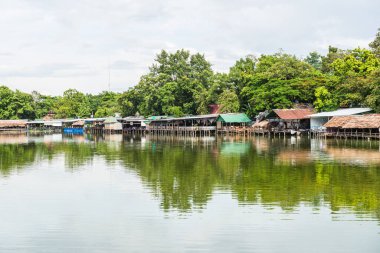 Tayland 'da göl manzarası