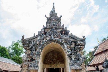 Antik Lanna sanatı Wat Lai Hin Kaeo Chang Yuen 'de (eski Lanna Thai tarzı tapınak), Tayland