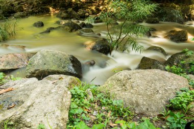 Nang Rong Şelalesi, Tayland 'da çok güzel su akıyor.