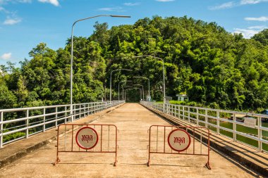 Somut yol Kiew Lom barajı, Tayland