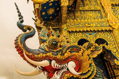 Naga 'nın Tayland' daki Rong Sua On Tapınağı 'ndaki sanat eserleri..