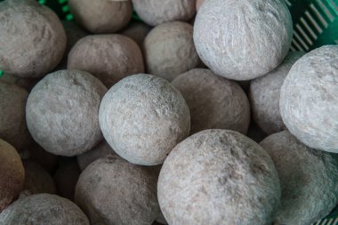 Bir grup mermer top Loknimit, Tayland 'a hazırlanıyor.