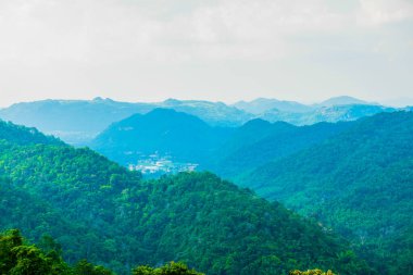 Tayland 'daki ulusal parkta bir dağ.
