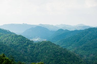 Tayland 'daki ulusal parkta bir dağ.