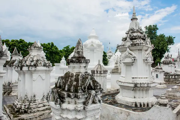 Pagoda veya Chedi, Suan Dok Tapınağı, Tayland