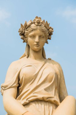 Tayland 'daki Bang Pa-In Sarayı' ndaki eski heykel..