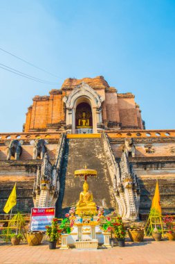 Tayland 'daki antik Varaviharn tapınağı Chediluang pagoda.