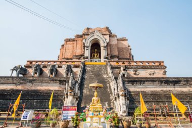 Tayland 'daki antik Varaviharn tapınağı Chediluang pagoda.