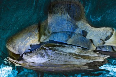 Tayland 'ın Chiang Mai ilindeki Khun Khan Ulusal Parkı' ndaki Mae Sap Mağarası..