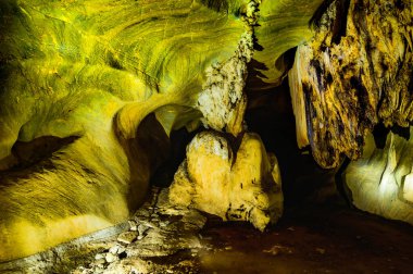 Tayland 'ın Chiang Mai ilindeki Khun Khan Ulusal Parkı' ndaki Mae Sap Mağarası..