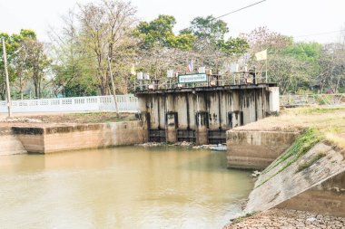 Tayland 'ın Saraburi Eyaleti' ndeki su kapısı.