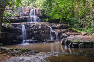 Pang Sida Şelalesi Tayland 'daki ulusal parkta