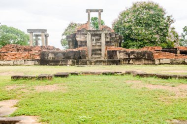 Antik Prasat Non Ku kalesinin manzarası, Tayland.