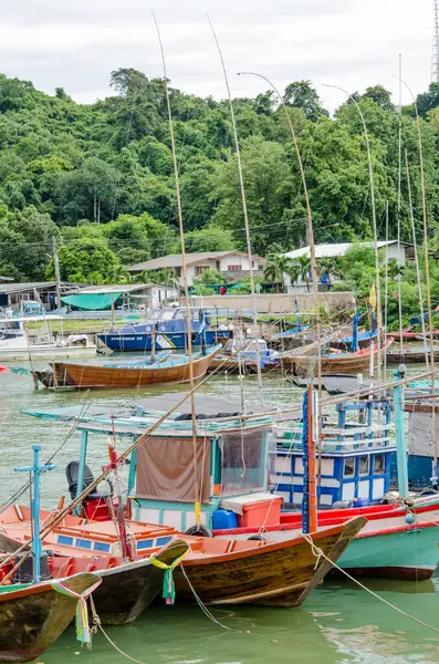 Tayland usulü deniz teknesi, Tayland.