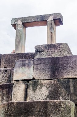 Antik Prasat Non Ku kalesinin kapı çerçevesi, Tayland.