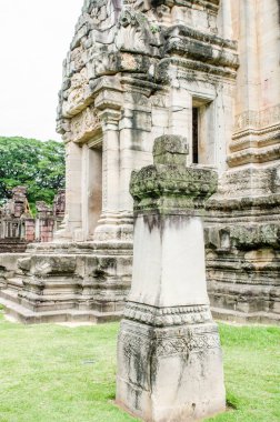 Tayland 'daki Phimai tarihi parkında antik bir yapı..