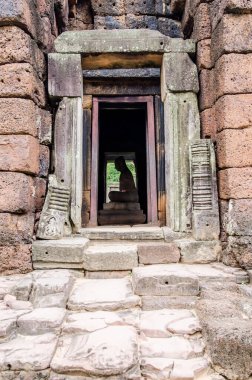 Buddha antik pagoda 'da Phimai tarihi parkında, Tayland.
