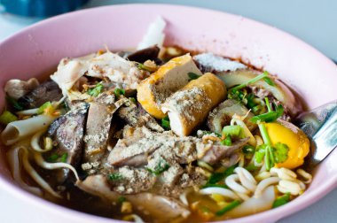 Tayland usulü şehriye..