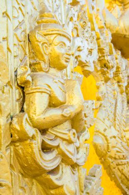 Tayland 'daki Paknamjoelo Tapınağı' nda Tayland tarzı kalıp sanatları.