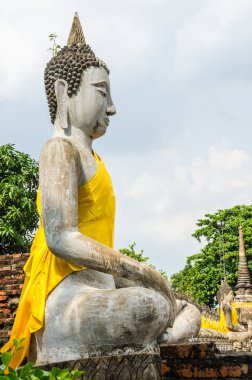 Tayland 'ın Ayutthaya ilindeki Beyaz Buda heykeli.