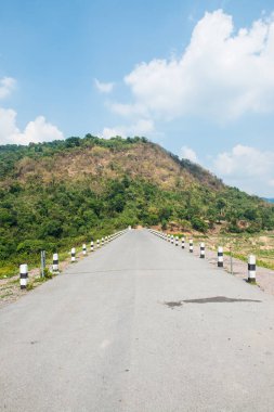 Tayland, Nakhonnayok 'da baraj yolu.