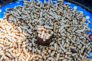 Tayland 'da tezgahta haşlanmış fıstık..