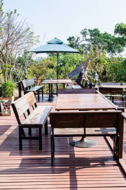 Tayland, Dağ manzaralı yemek masası.