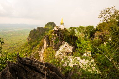 Chalermprakiat Prachomklao Rachanusorn Tapınağı 'ndaki dağda Pagoda, Tayland