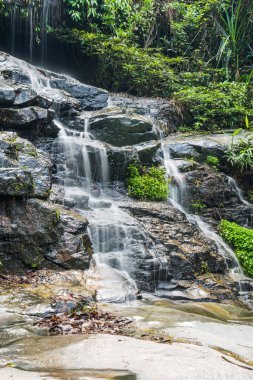 Tayland 'ın Chiangmai eyaletindeki Monthathan şelalesi.