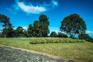 Dağ manzaralı güzel bir park. Doi Tung Villa, Chiang Rai vilayetinde..