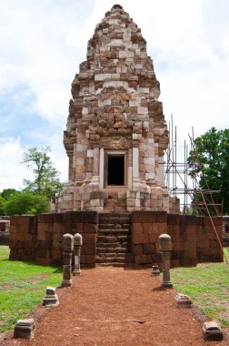 Sakaeo ilindeki tadilat sırasında Sadok Gok Thom kalesi, Tayland.