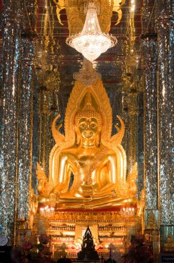 Tasung tapınağındaki Buda, U-Thaithani, Tayland.