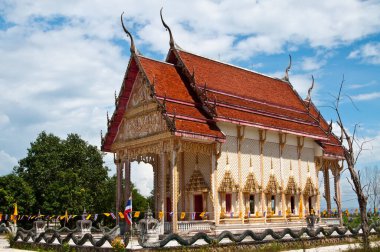 Tayland 'ın Prachinburi bölgesindeki tapınakta eski bir kilise..