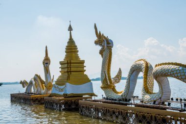 Beyaz Naga heykeli Kwan Phayao, Tayland 'da.